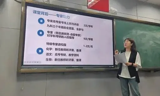 图片包含 室内, 人, 男人, 站AI 生成的内容可能不正确。.png